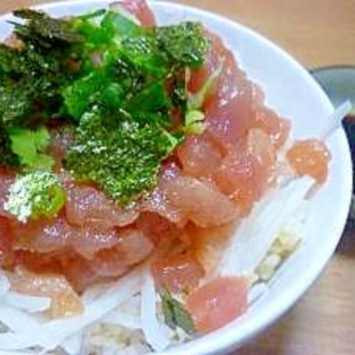 ごま油でおいしい～びんちょうマグロのぶつ切り漬け丼